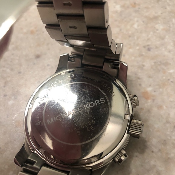 Michael Kors Watch - Picture 4 of 4